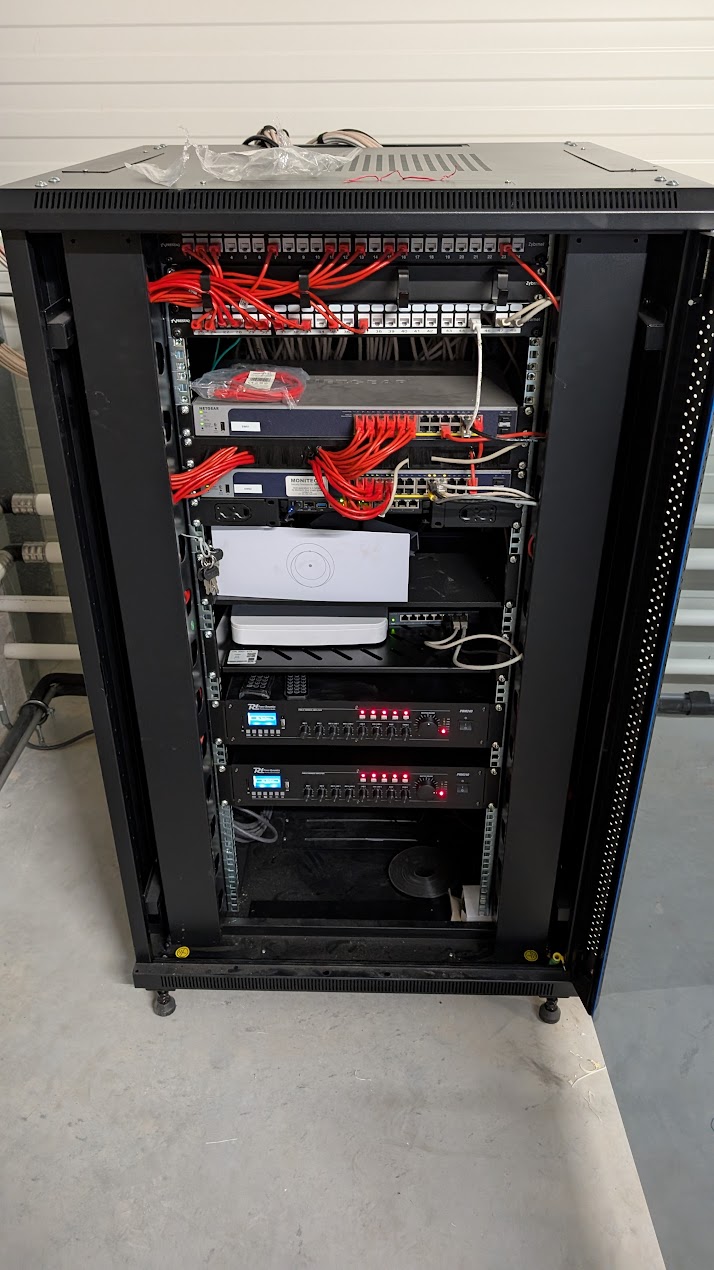 Professionele server rack installatie